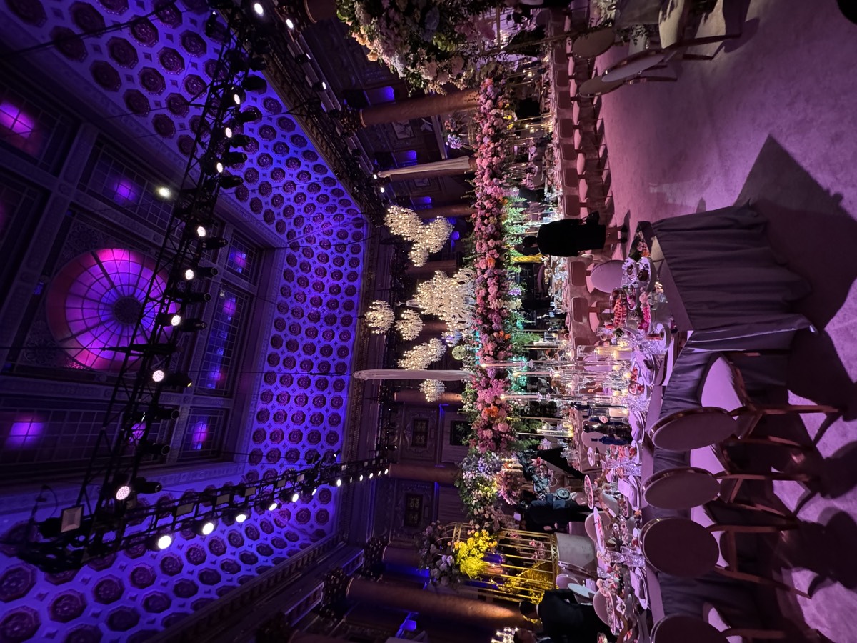 Gala wide angle with truss + chandeliers