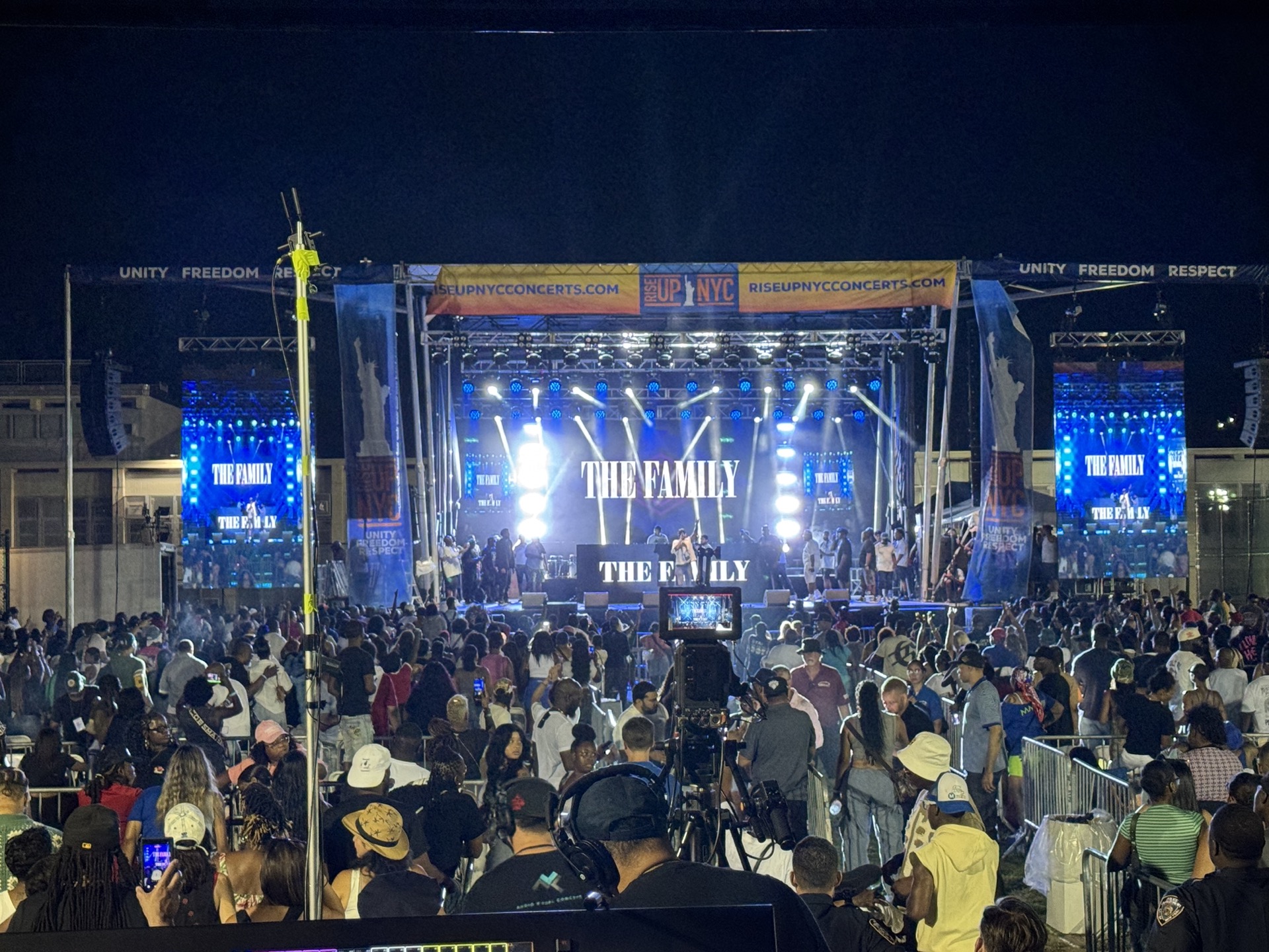 Concert production with line array + LED wall + lighting